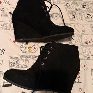 Women's Black Wedge Ankle Boots Arizona sz 8 booties
